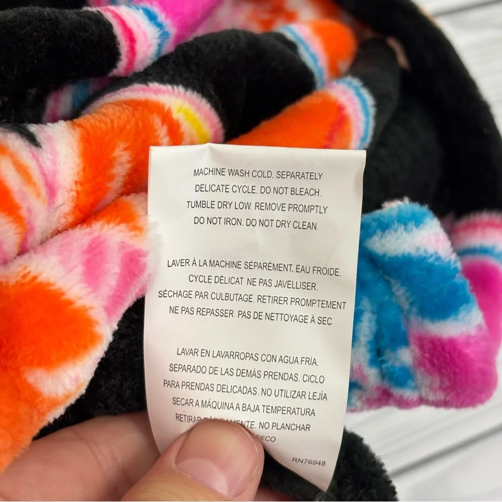 Betsey Johnson Ultra Soft Plush Throw Blanket Paris Colorful NWT